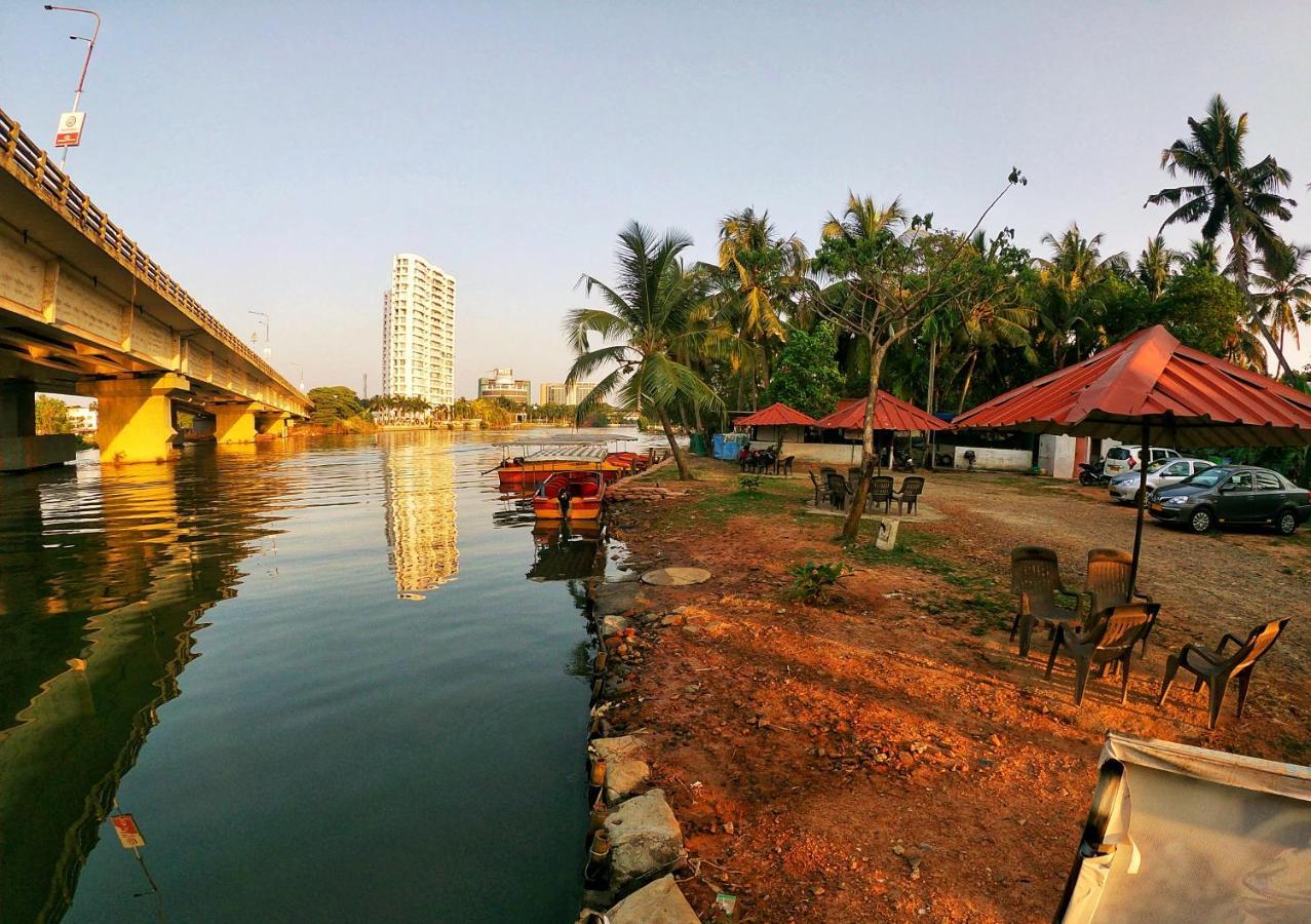 Shalom Palace Kochi Exterior photo